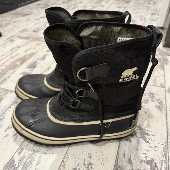 Sorel Women’s Black and White Waterproof Boots Size 7 - Picture 1 of 5